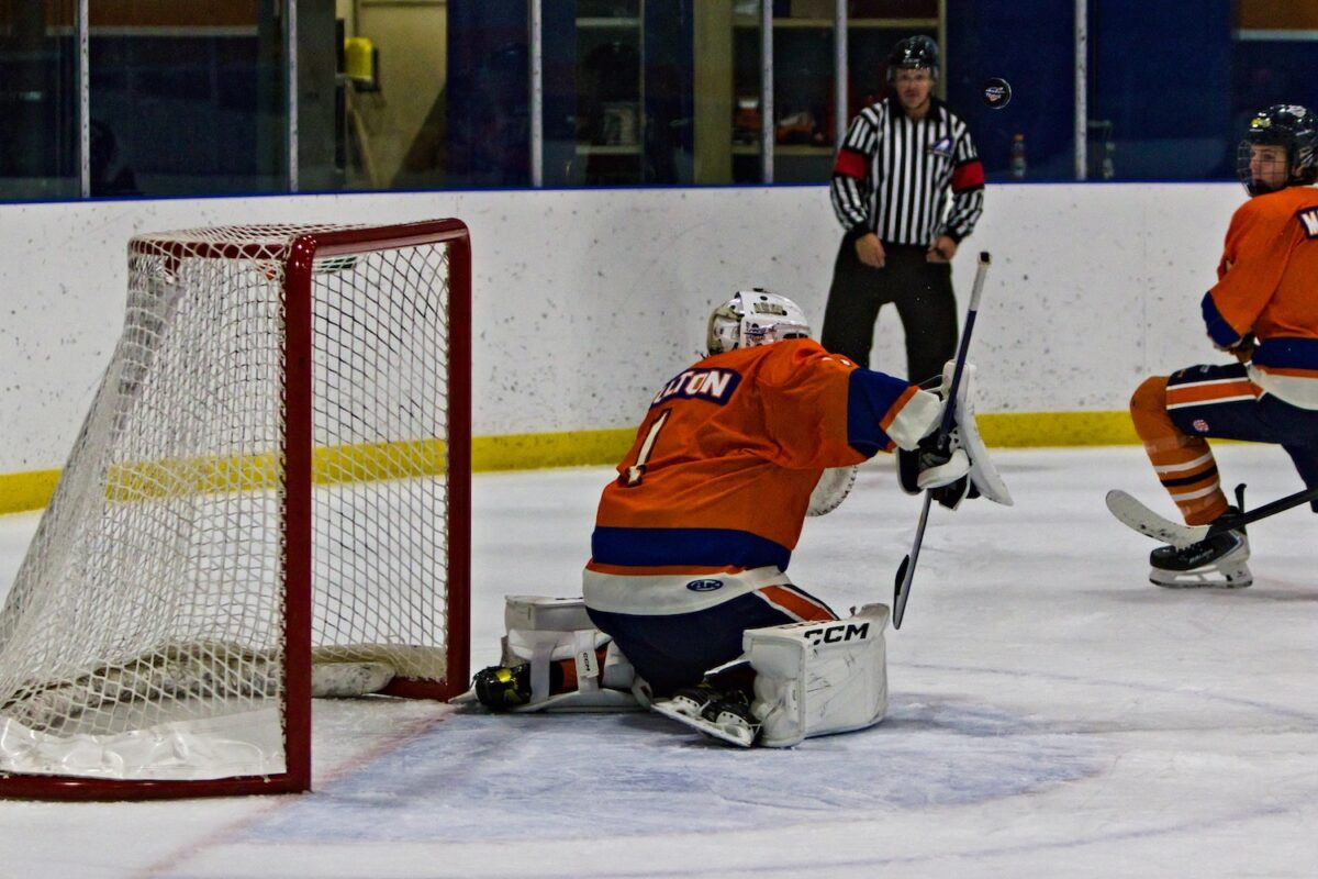 Kaiden Fulton with a blocker save. (Scott Savard/High River Flyers)
