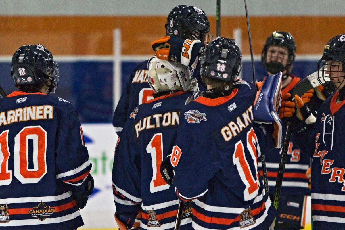 Flyers celebrate after stringing two wins in a row. (Scott Savard/High River Flyers)