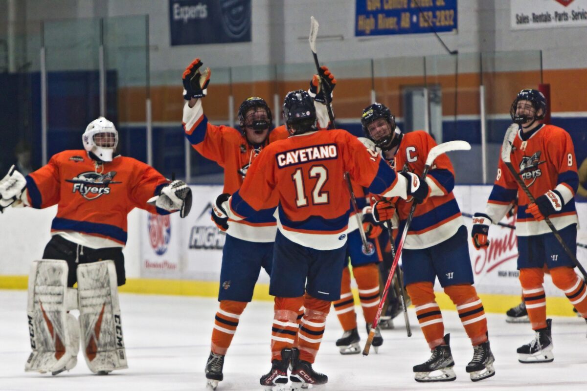 High River Flyers celebrate win over Colts. (Scott Savard/High River Flyers)